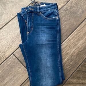 Women’s wrangler jeans size 28 never worn